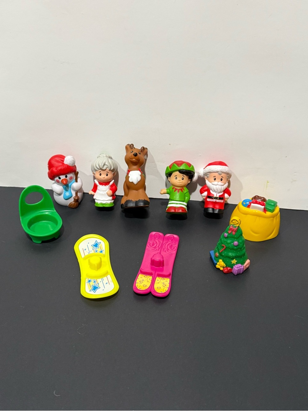 Fisher- Price little People Christmas Playset 10 Pieces